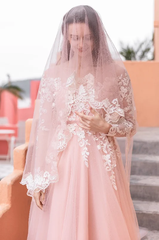 One-tier Lace Edge Tulle Fingertip Veils with Appliques CV0229 Lace Tulle Dress