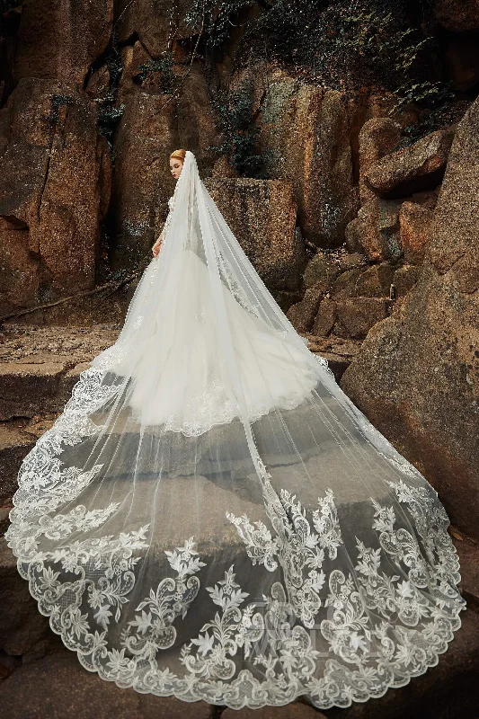 One-tier Lace Tulle Cathedral Veils Appliques Beading CV0190 Casual Tulle Gown