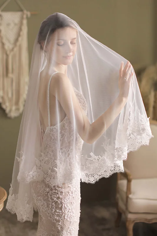 Two-tier Lace Edge Tulle Lace Hip Veils with Appliques CV0293 Tulle Dress Glam