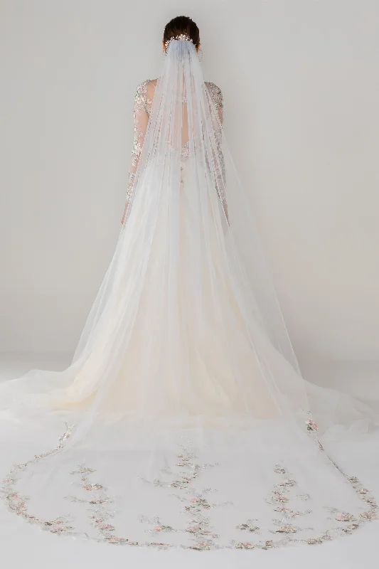 One-tier Lace Edge Tulle Chapel Veils with Appliques CV0291 Tulle Dress Perfect